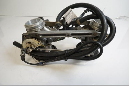 Vänster sida på Spjällhus från en Ducati 748 -1999 motorcykel.