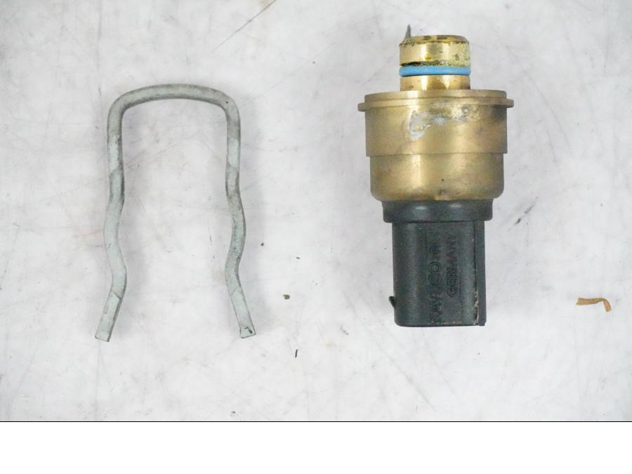 Höger sida på Fuel Rail från en BMW K 1200 S -2005 motorcykel.