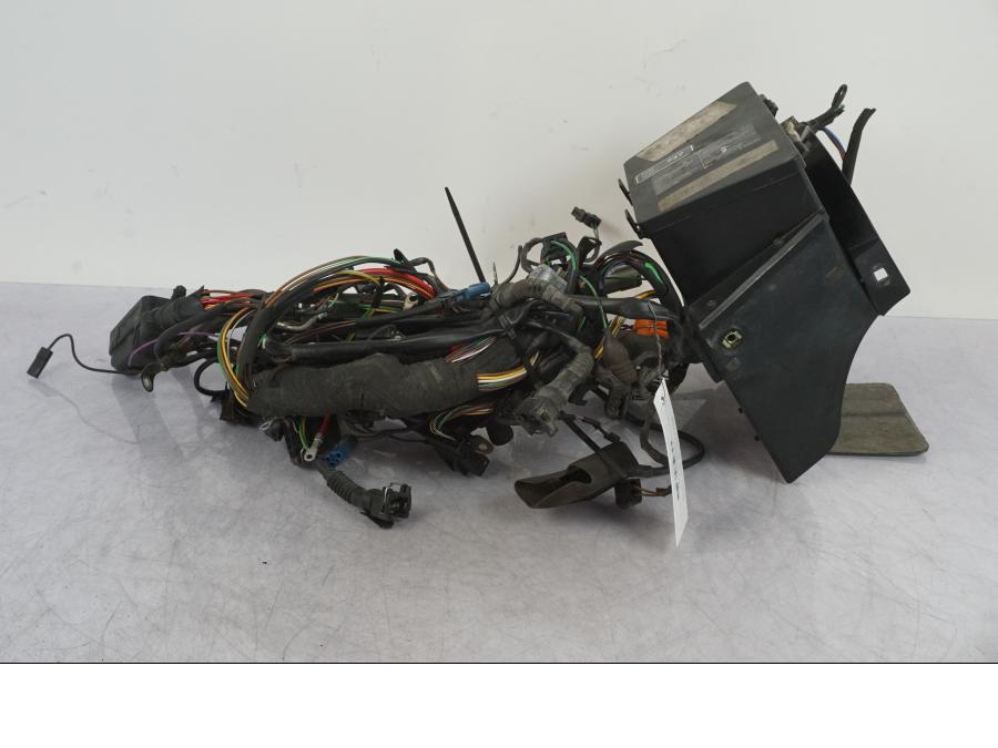 Framsidan på Kabelstam från en BMW R 1100 GS -1998 motorcykel.