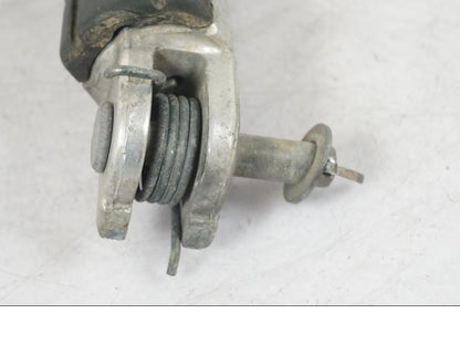 Snett nerifrån på Fotpinne från en Honda CBR 1100 XX -1999 motorcykel.