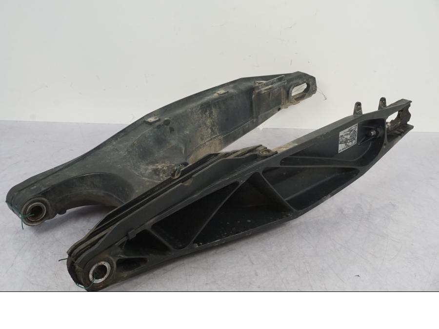 Snett uppifrån på Sving från en KTM 1290 Super Adventure R -2018 motorcykel.