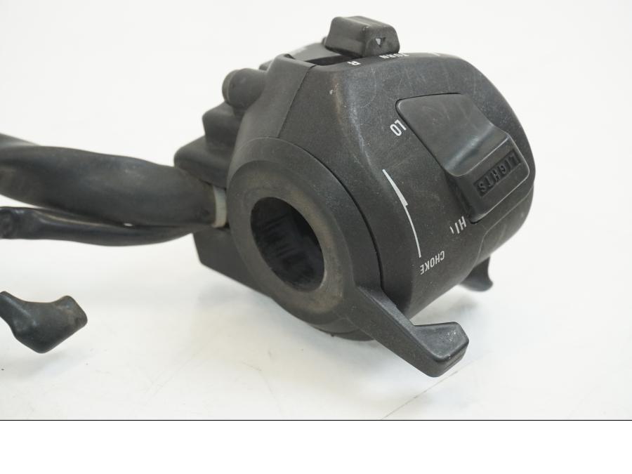 Snett uppifrån på Styrelreglage från en Honda NSR 125 -1991 motorcykel.