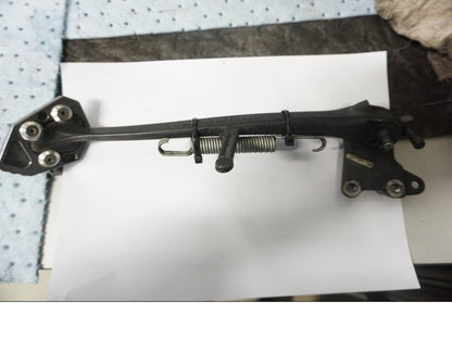 Framsidan på Sidostöd från en BMW K 1300 R -2011 motorcykel.