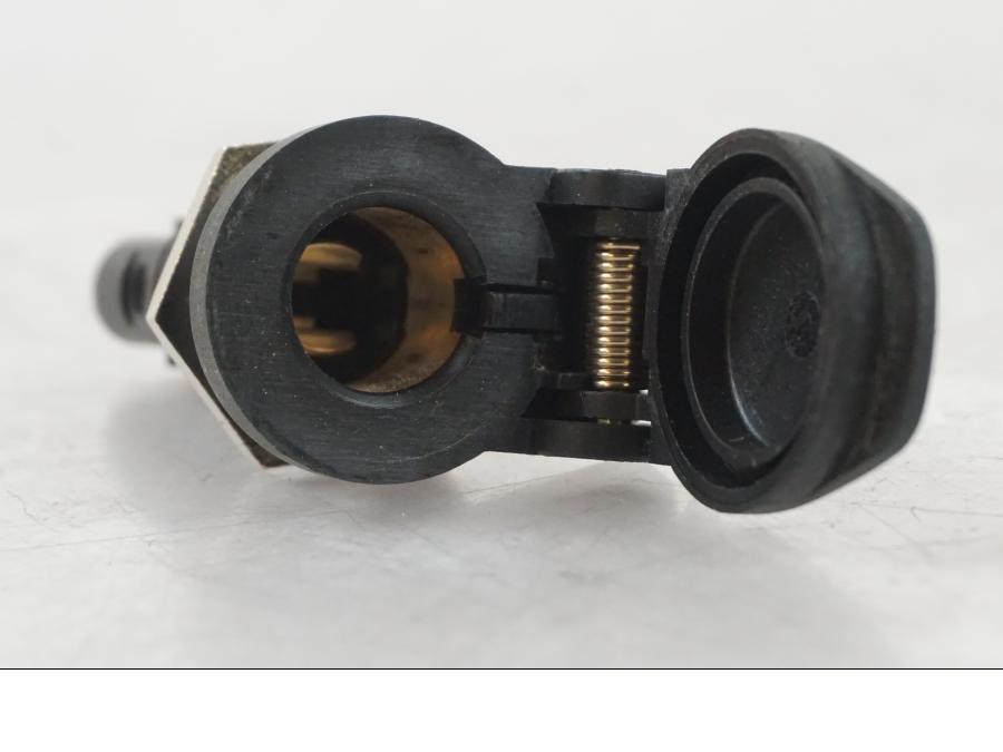 Höger sida på El uttag 12 V från en BMW R 1250 GS -2021 motorcykel.