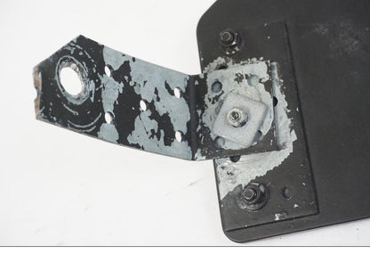 Snett nerifrån på Skylthållare från en Kawasaki VN 1500 Mean Streak -2002 motorcykel.