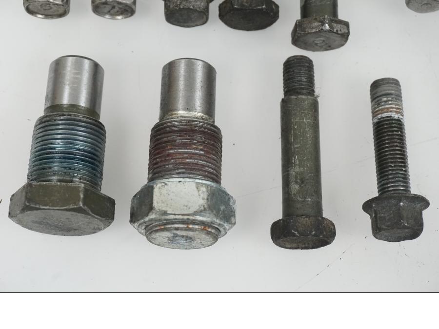 Snett nerifrån på Skruv / Mutter etc från en Yamaha XJ 900 -1997 motorcykel.