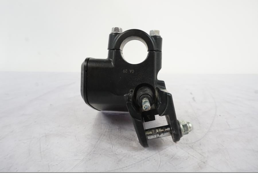 Snett uppifrån på Kopplingshuvudcylinder från en Honda VFR 1200 -2010 motorcykel.