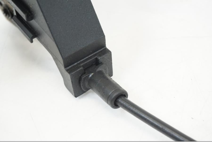 Vänster sida på Sadellåsmekanism från en BMW K 1200 LT -2004 motorcykel.