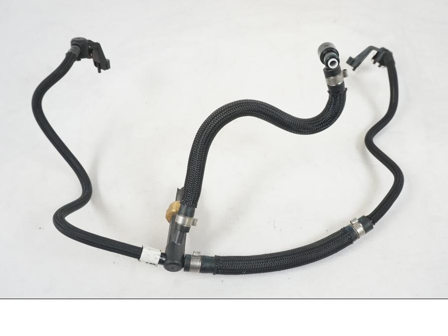 Framsidan på Fuel Rail från en BMW R 1250 GS -2021 motorcykel.