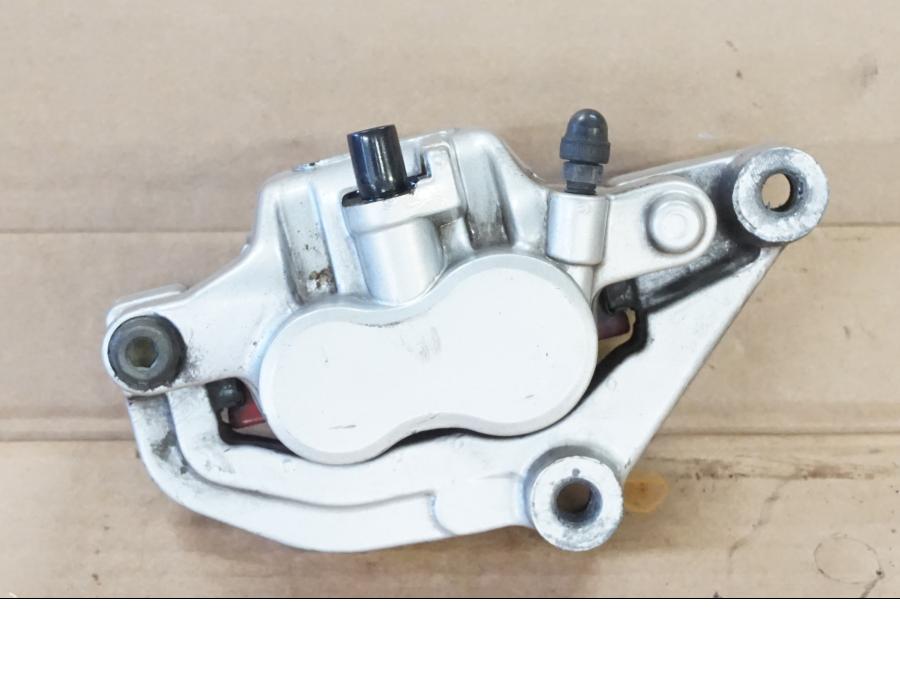 Framsidan på Bromsok från en Yamaha XVS 1100 -2000 motorcykel.