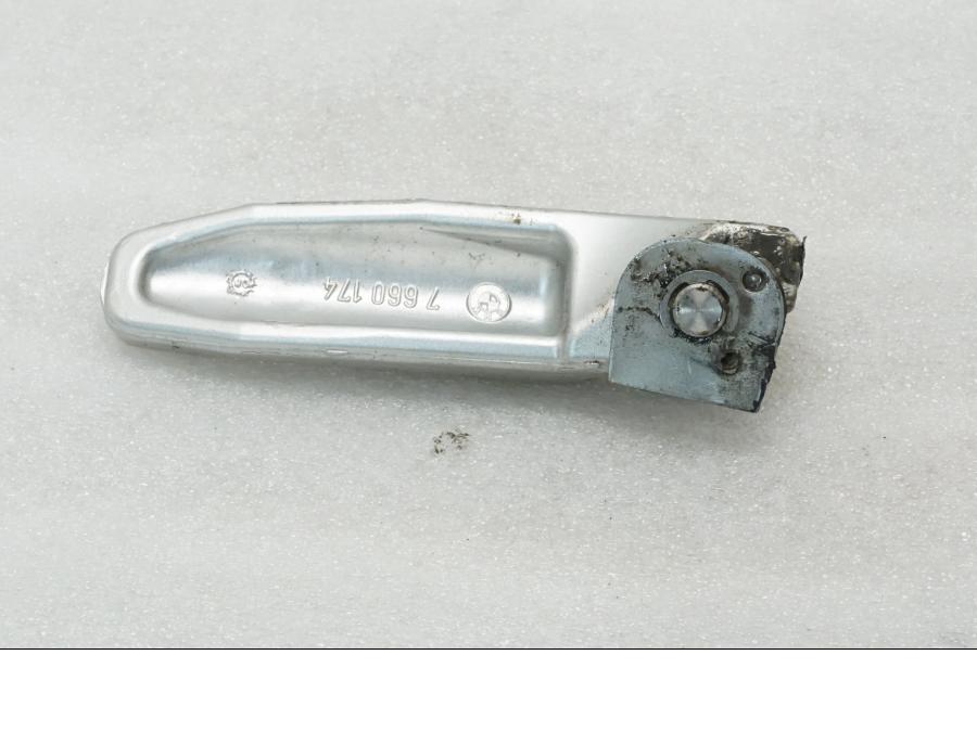 Baksidan på Fotpinne från en BMW F 800 R -2011 motorcykel.