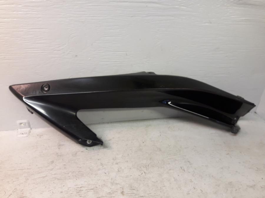 Framsidan på Sidkåpa från en Yamaha YZF R6 -2006 motorcykel.