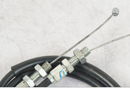 Vänster sida på Gasvajer från en Suzuki GSX 1300 RX -1999 motorcykel.