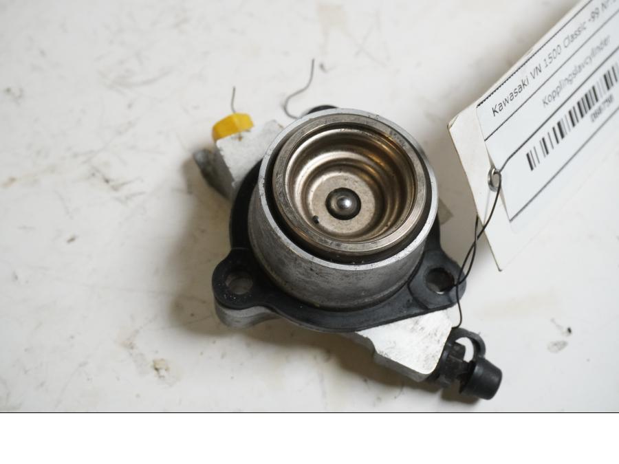 Framsidan på Kopplingslavcylinder från en Kawasaki VN 1500 -1999 motorcykel.