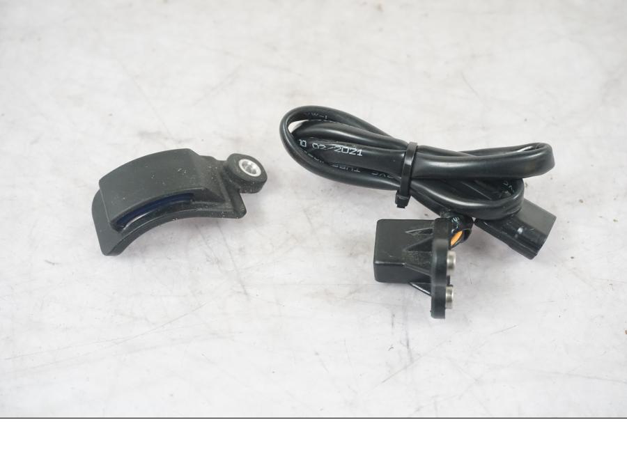 Framsidan på Nivåsensor från en KTM 1290 Super Adventure S -2022 motorcykel.