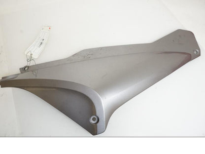 Framsidan på Sidopanel från en Honda ST 1300 -2002 motorcykel.