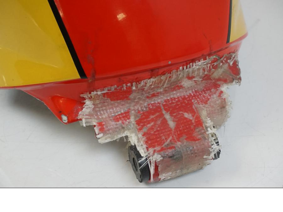 Baksidan på Bensintankskåpa från en Aprilia RS 125 -2008 motorcykel.