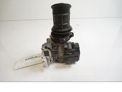 Baksidan på Spjällhus från en Honda VT 750 -2008 motorcykel.