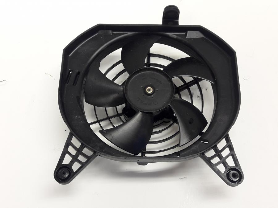 Baksidan på Vattenkylfläkt från en BMW R 1250 RS -2020 motorcykel.