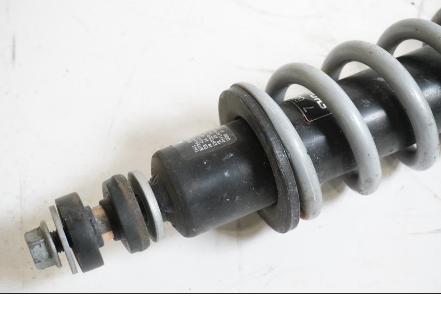 Baksidan på Stötdämpare från en BMW R 850 R -2004 motorcykel.