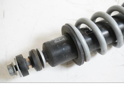 Baksidan på Stötdämpare från en BMW R 850 R -2004 motorcykel.