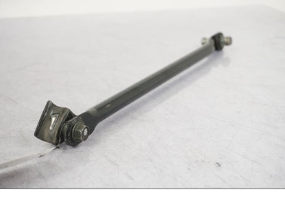 Baksidan på Parallellstag från en Suzuki VZ 800 -2000 motorcykel.