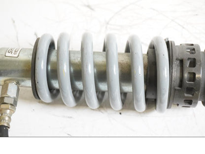 Snett uppifrån på Stötdämpare från en Honda CBR 600 -2002 motorcykel.