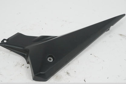 Framsidan på Sidopanel från en Yamaha XJ 6 -2011 motorcykel.