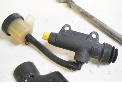 Snett uppifrån på Bromshuvudcylinder från en KTM 625 SMC -2005 motorcykel.