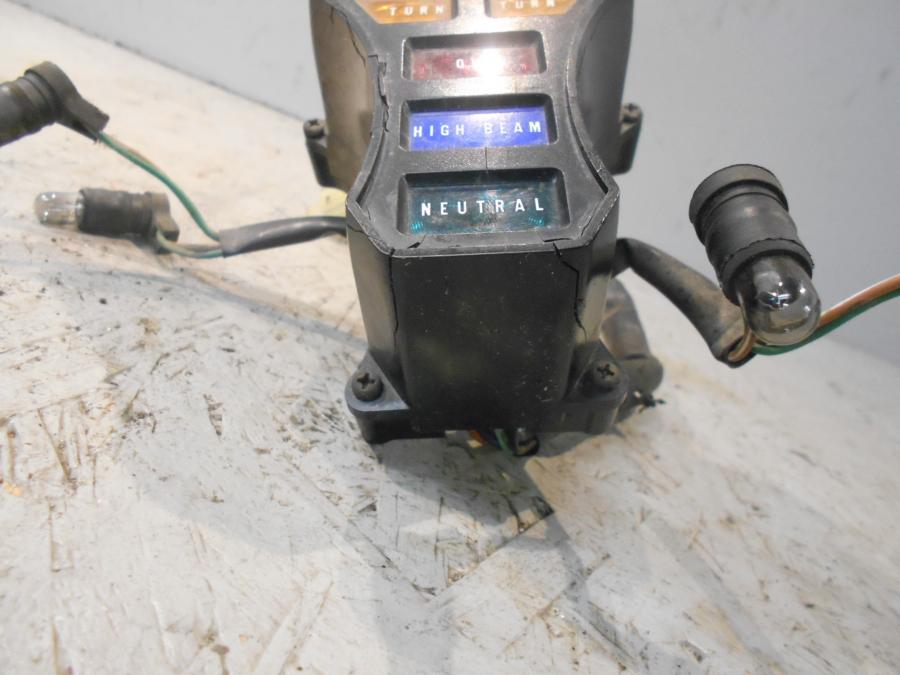 Vänster sida på Kontrollamppanel från en Honda GL 500 -1982 motorcykel.