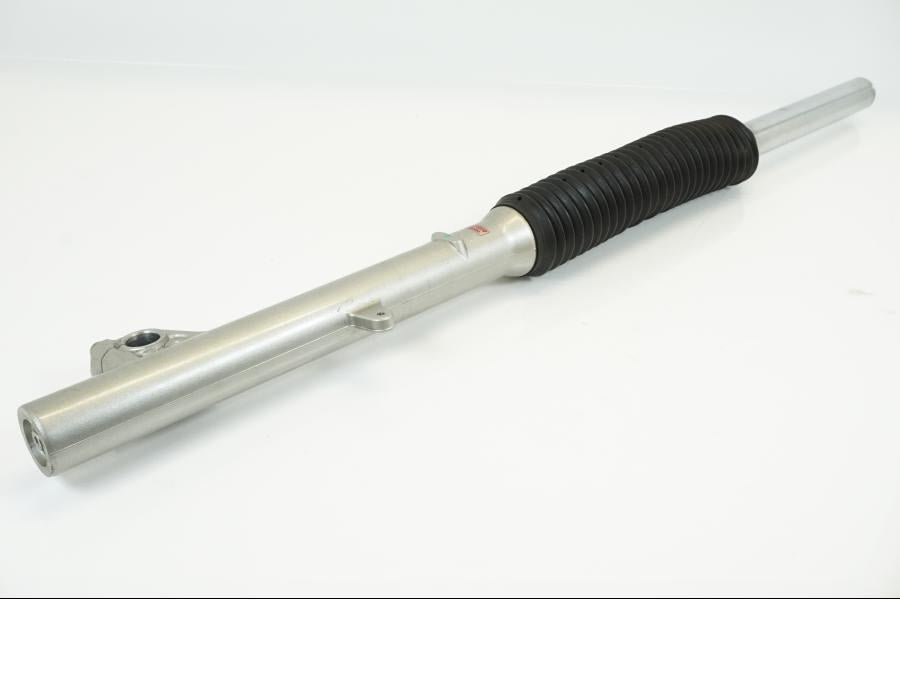 Baksidan på Gaffelben från en Kawasaki KLX 230 -2019 motorcykel.