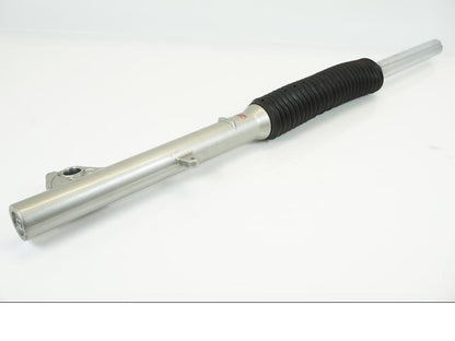 Baksidan på Gaffelben från en Kawasaki KLX 230 -2019 motorcykel.