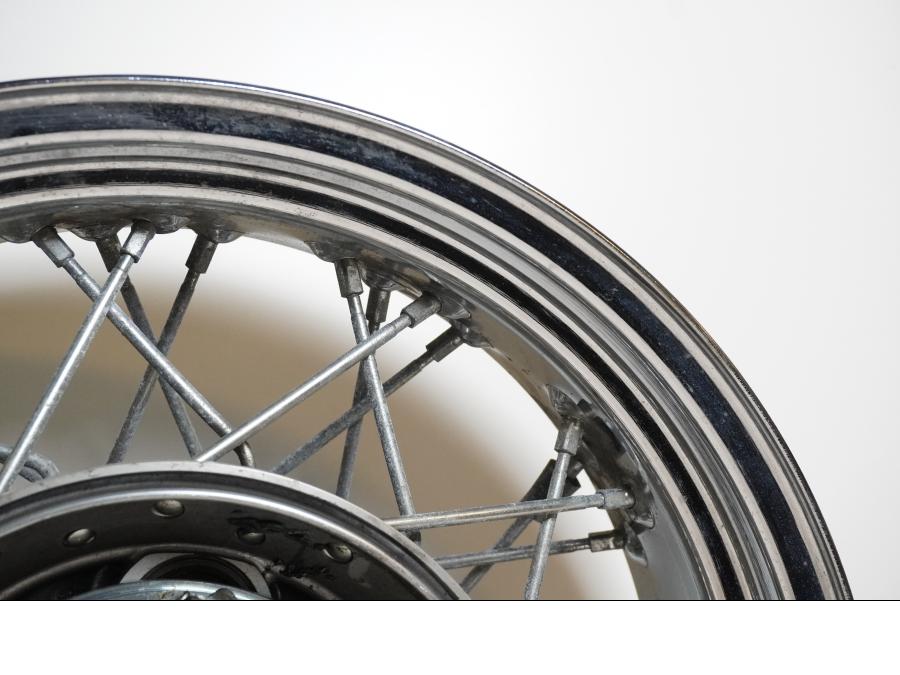 Extrabild5 på Fälg från en Yamaha XVS 1100 -2001 motorcykel.