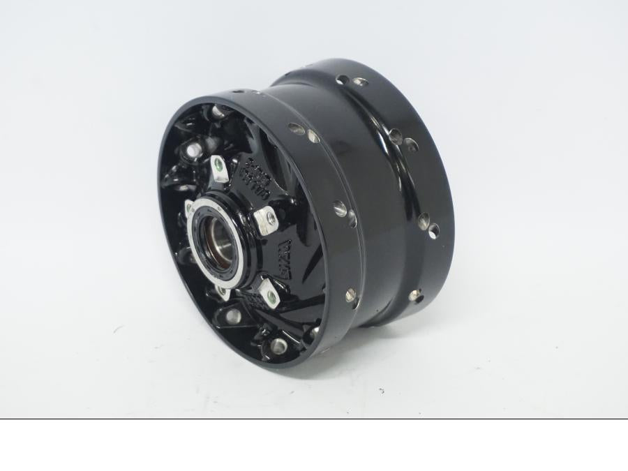 Snett uppifrån på Nav från en Ducati Desert X -2022 motorcykel.