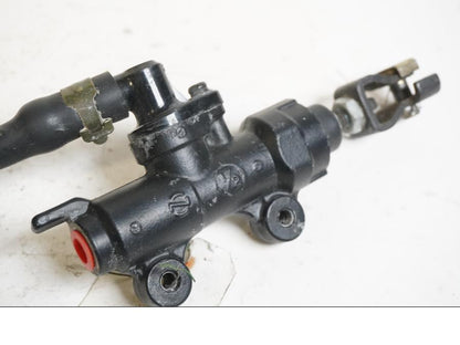 Höger sida på Bromshuvudcylinder från en Honda CB 900 F Hornet -2002 motorcykel.