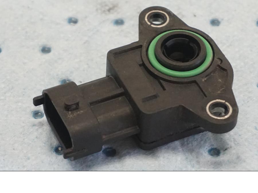 Baksidan på TPS från en KTM 125 Duke -2017 motorcykel.