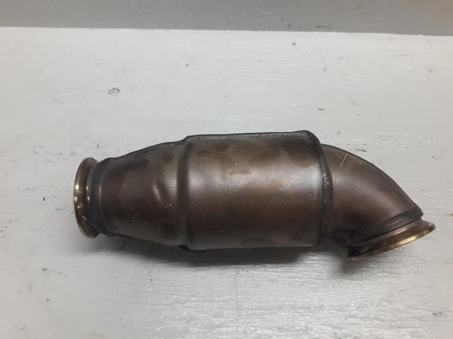 Framsidan på Mellanburk från en KTM 125 Duke -2017 motorcykel.