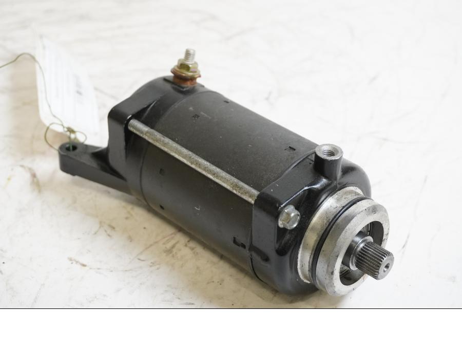 Framsidan på Startmotor från en Kawasaki GPZ 500 S -1992 motorcykel.