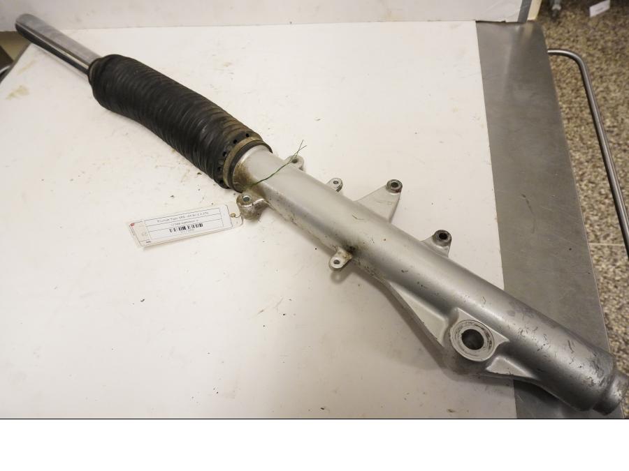 Framsidan på Gaffelben från en Triumph Tiger -2004 motorcykel.