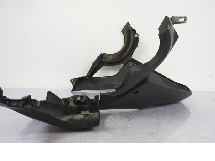 Vänster sida på Magkåpa från en Honda VFR 1200 -2010 motorcykel.