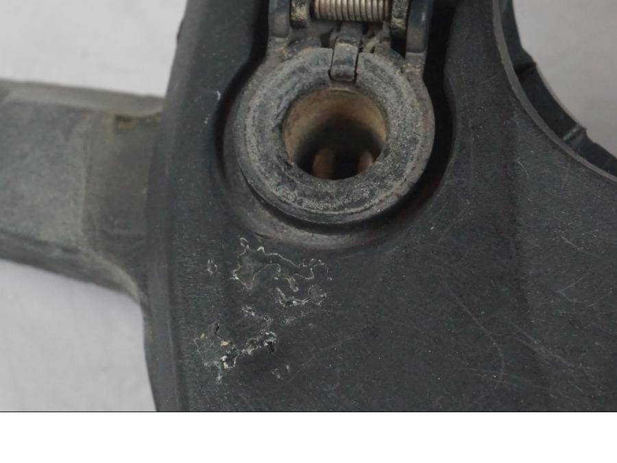 Baksidan på Tändningslåskåpa från en BMW F 800 GS -2008 motorcykel.