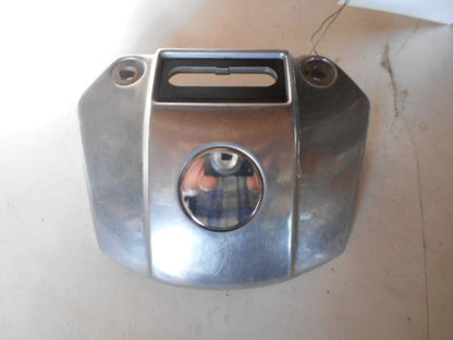 Framsidan på Strålkastarfäste från en H-D Dyna Low Rider FXDL -2004 motorcykel.