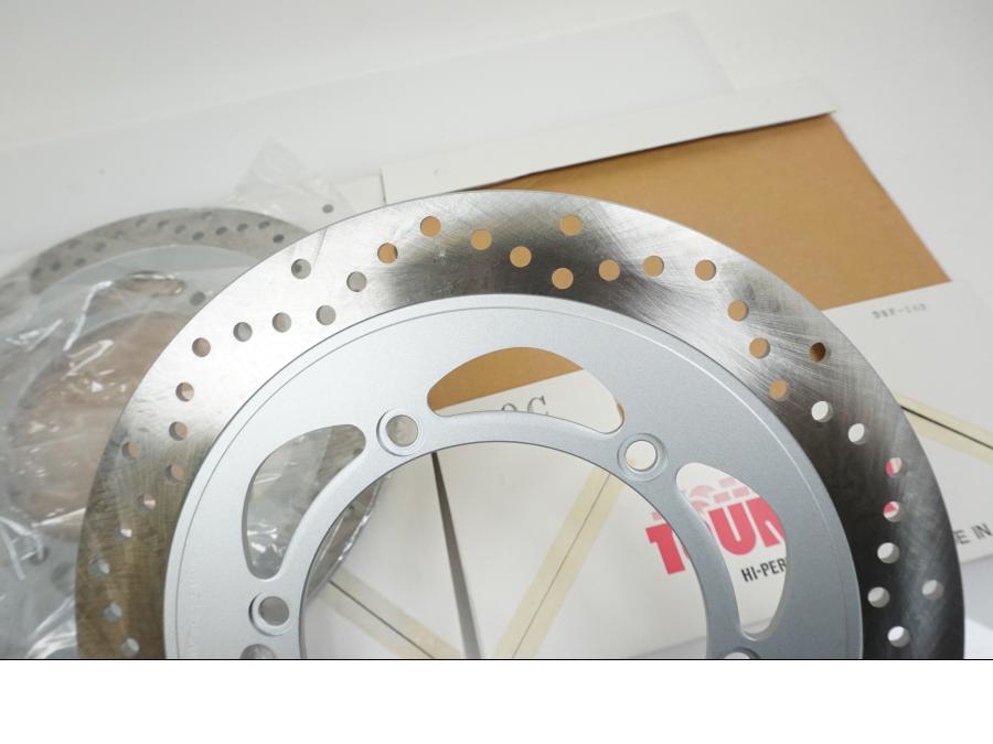 Snett uppifrån på Bromsskiva från en Honda ST 1100 -2001 motorcykel.