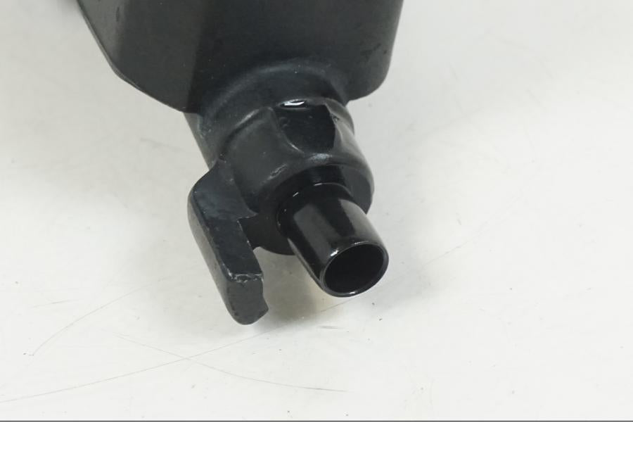 Snett nerifrån på Bromshuvudcylinder från en BMW F 650 CS -2002 motorcykel.