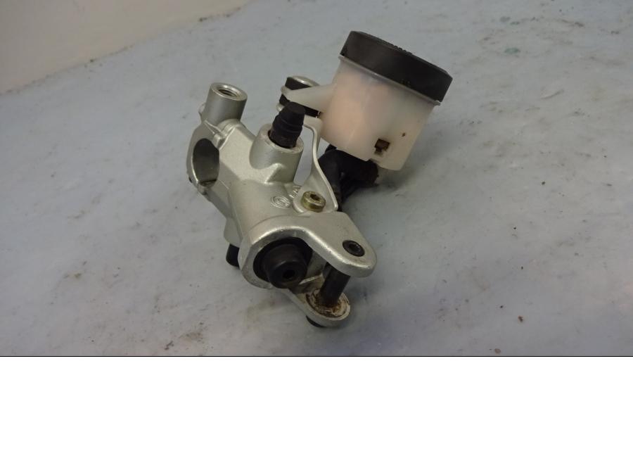 Framsidan på Bromshuvudcylinder från en KTM 990 Super Duke -2009 motorcykel.