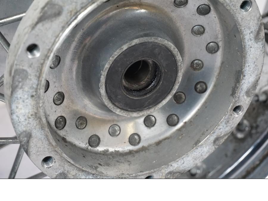 Extrabild5 på Fälg från en Yamaha XVS 1100 -2000 motorcykel.