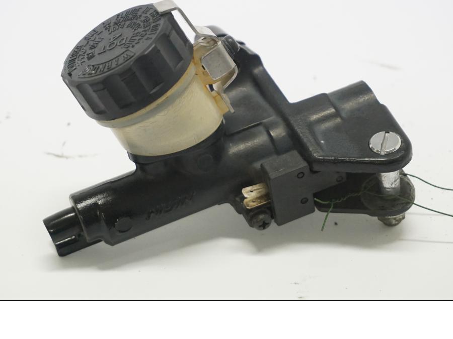 Framsidan på Kopplingshuvudcylinder från en Honda VTR 1000 F -2005 motorcykel.