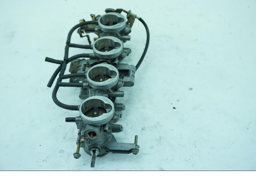 Snett nerifrån på Spjällhus från en Kawasaki ZX-6R -2004 motorcykel.