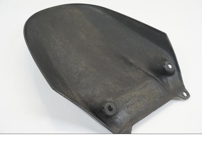 Höger sida på Svingskärm från en Aprilia RSV 1000 R Tuono -2006 motorcykel.