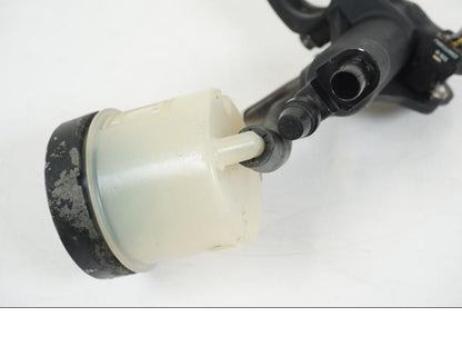 Snett nerifrån på Bromshuvudcylinder från en Aprilia RS 250 -1998 motorcykel.